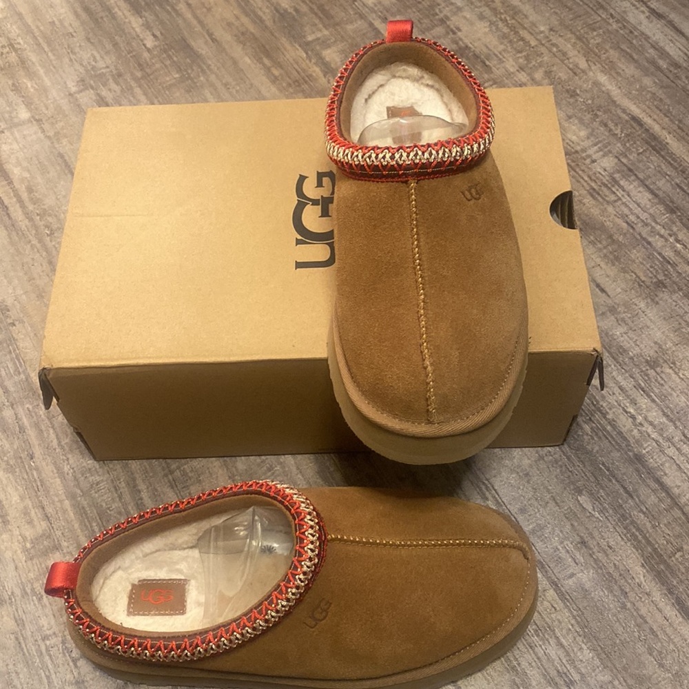 Youth UGG Tazz Slippers.